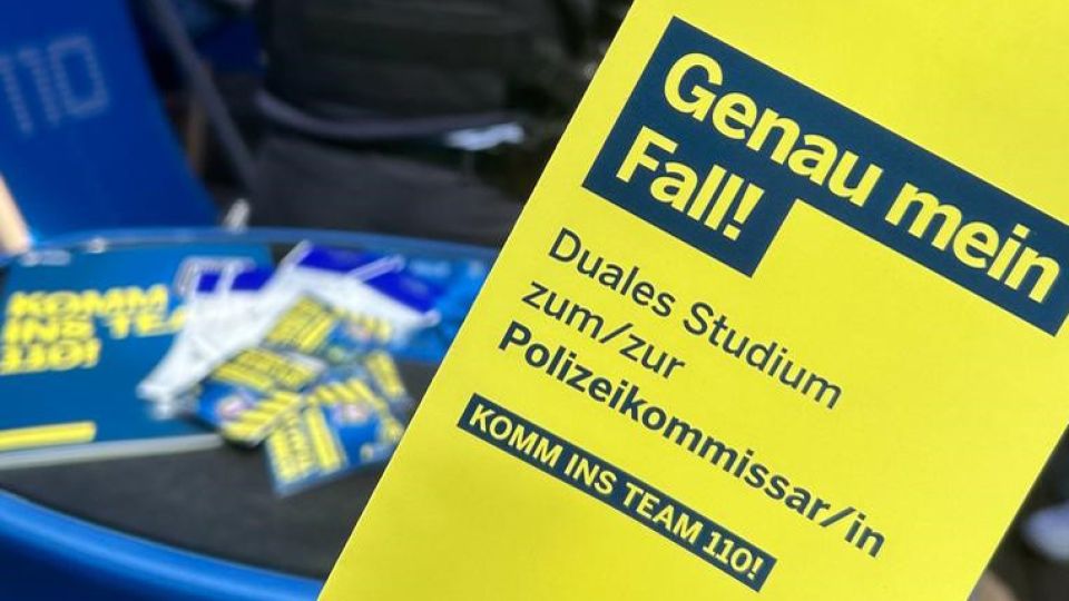 Werbeflyer zum dualen Studium bei der Polizei NRW